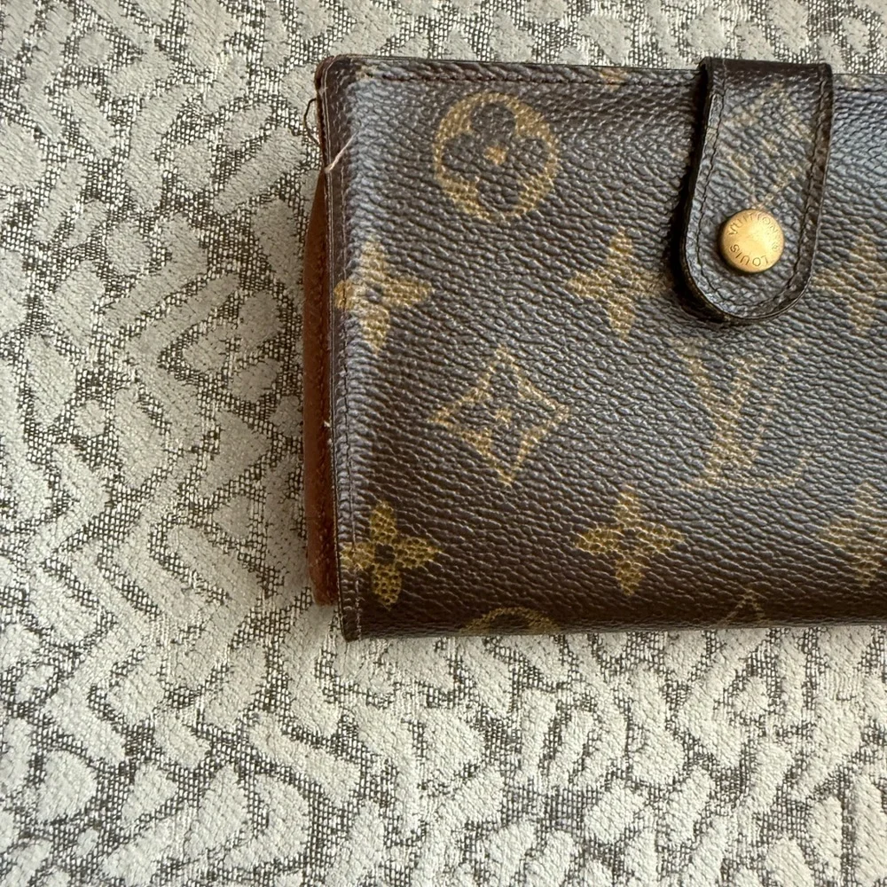 Louis Vuitton Authentic Monogram Wallet